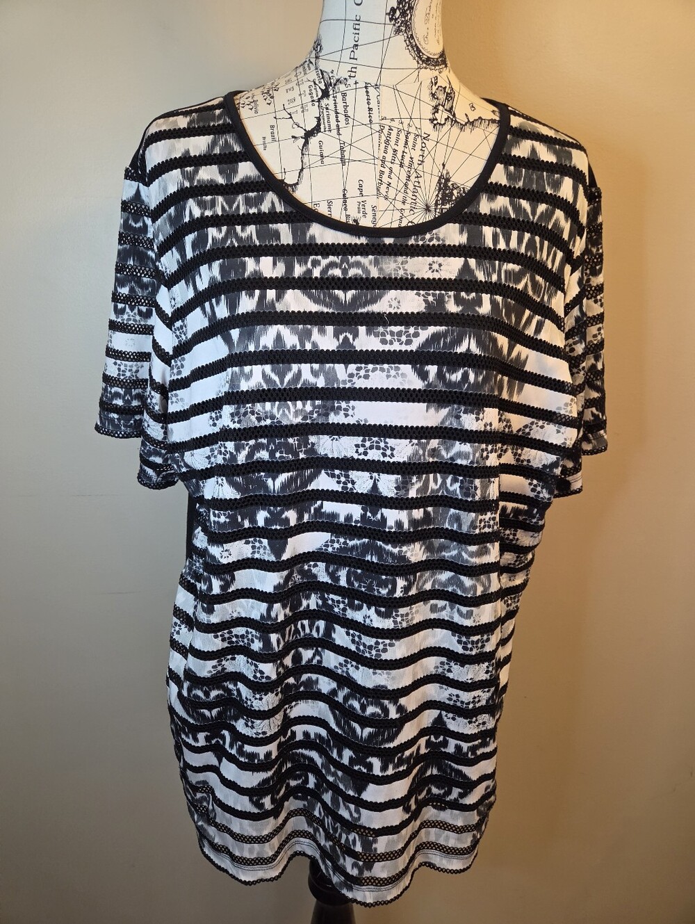 CJ Banks Womens 1X Black White Lace Stripe Blouse Top Short Sleeve Sheer Plus